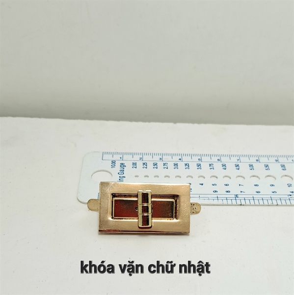khoá vặn chữ nhật ngang