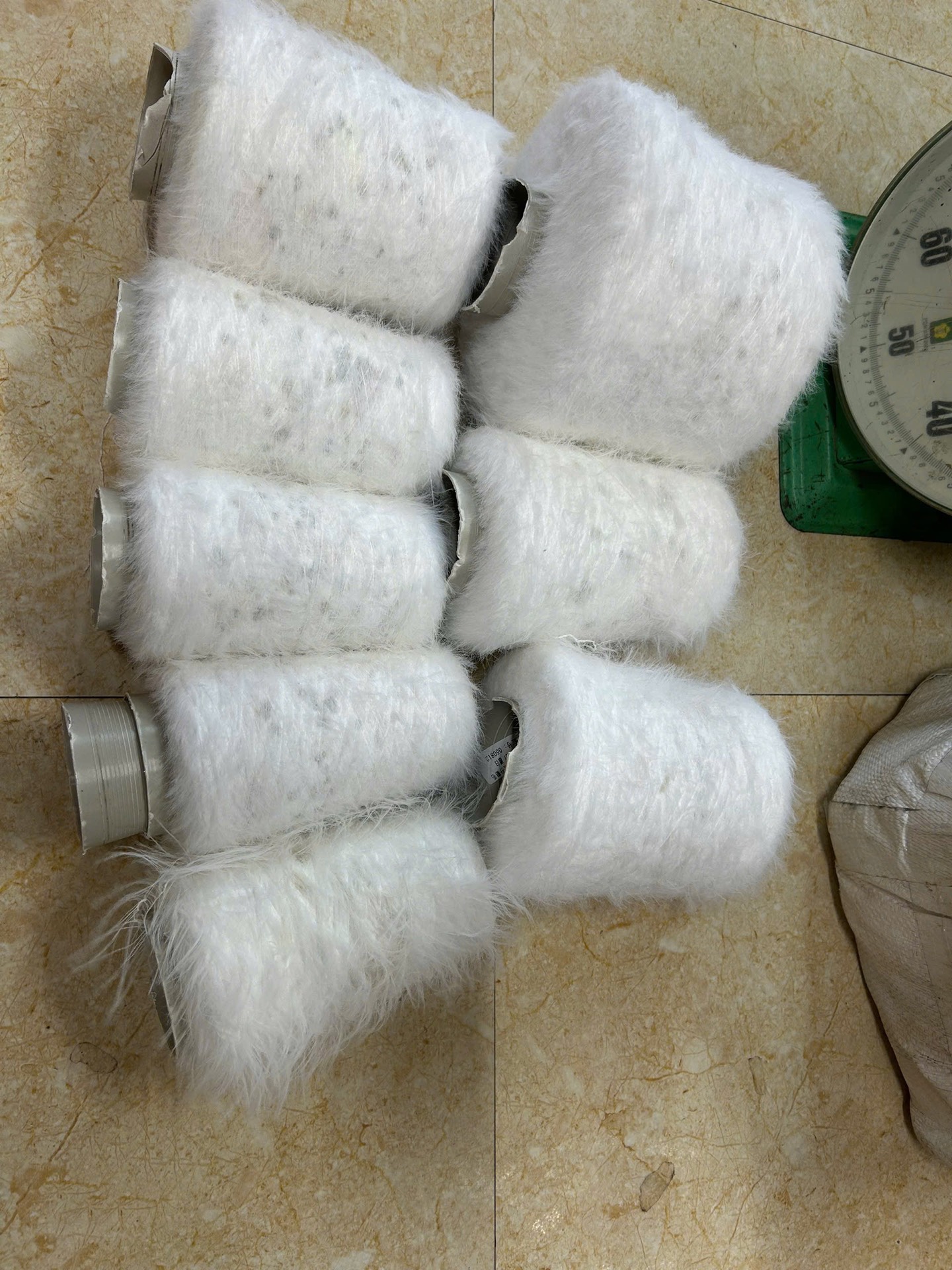 Tặng cuộn len mi hàng bị lỗi