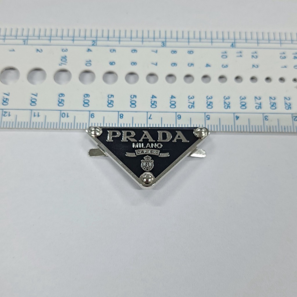 Mác Prada trang trí