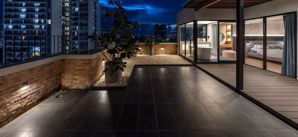 Cải tạo hai căn hộ thành không gian thông tầng 310m² ngập nắng tại Sài Gòn