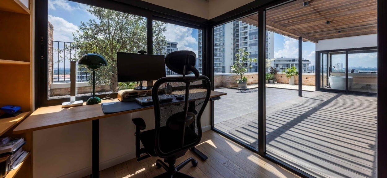 Cải tạo hai căn hộ thành không gian thông tầng 310m² ngập nắng tại Sài Gòn