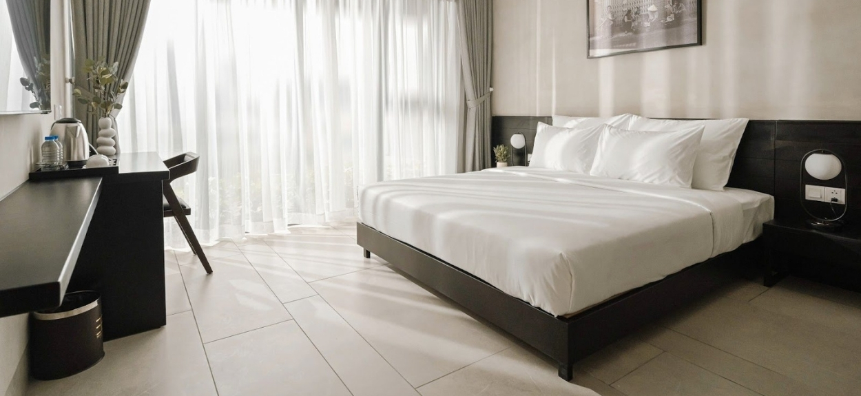 Triple E Hotel: Khách sạn xanh giữa lòng Sài Gòn với lớp màng lọc nhiệt đới ấn tượng