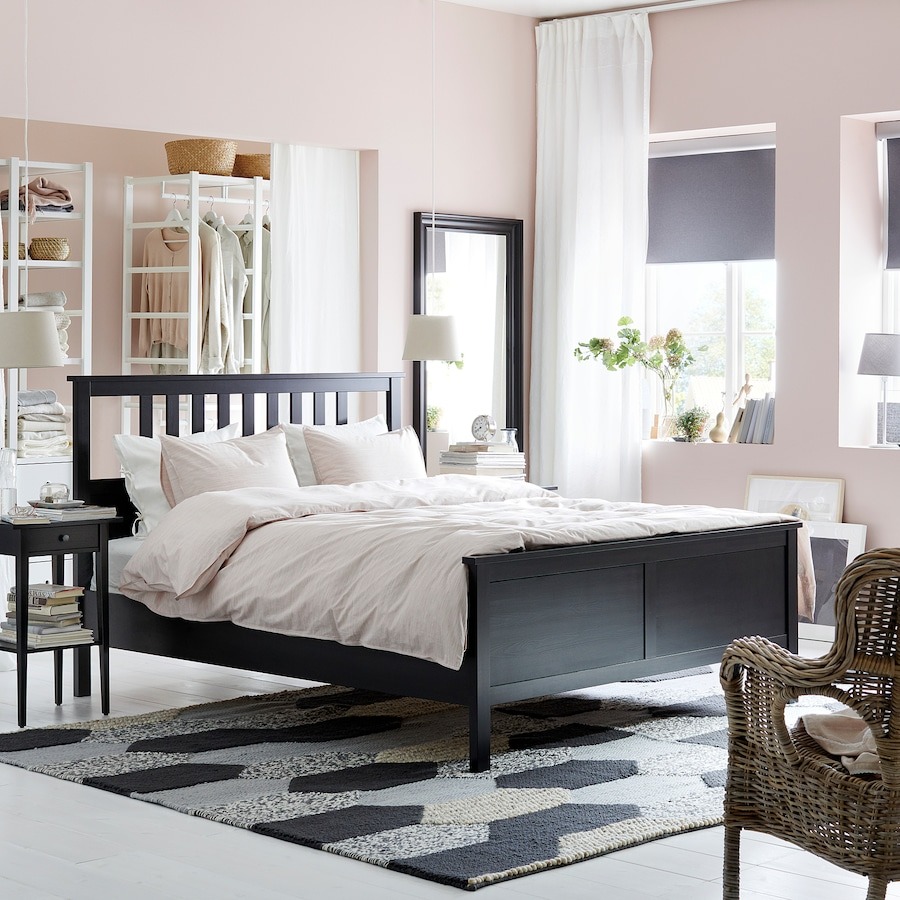 Giường gỗ thông HEMNES mang đến vẻ đẹp mộc mạc