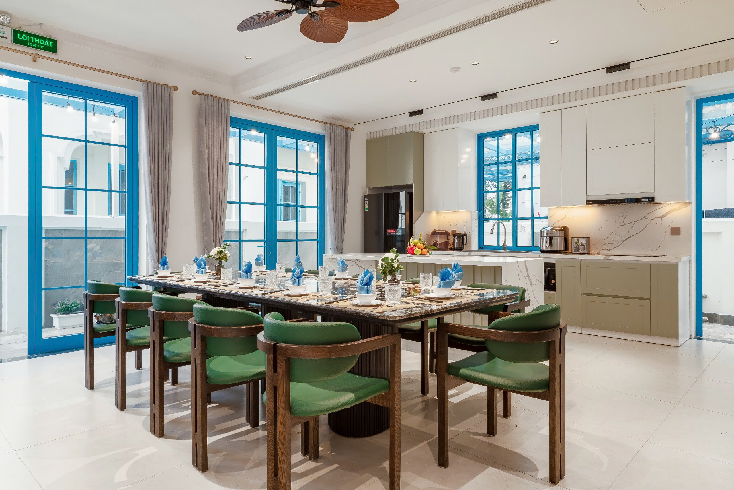 Kinh Nghiệm Đặt Villa Ven Biển Có Dịch Vụ Nấu Ăn Cho Gia Đình Đông Người Ở Bãi Cháy