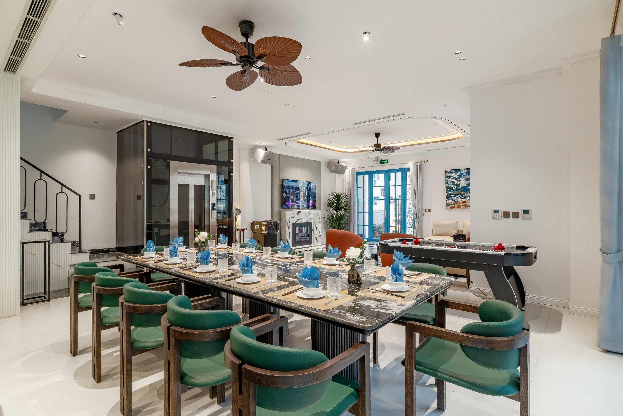 Khám Phá Villa Gần Trung Tâm Bãi Cháy: Sáng Tắm Biển, Tối Đi Chợ Đêm