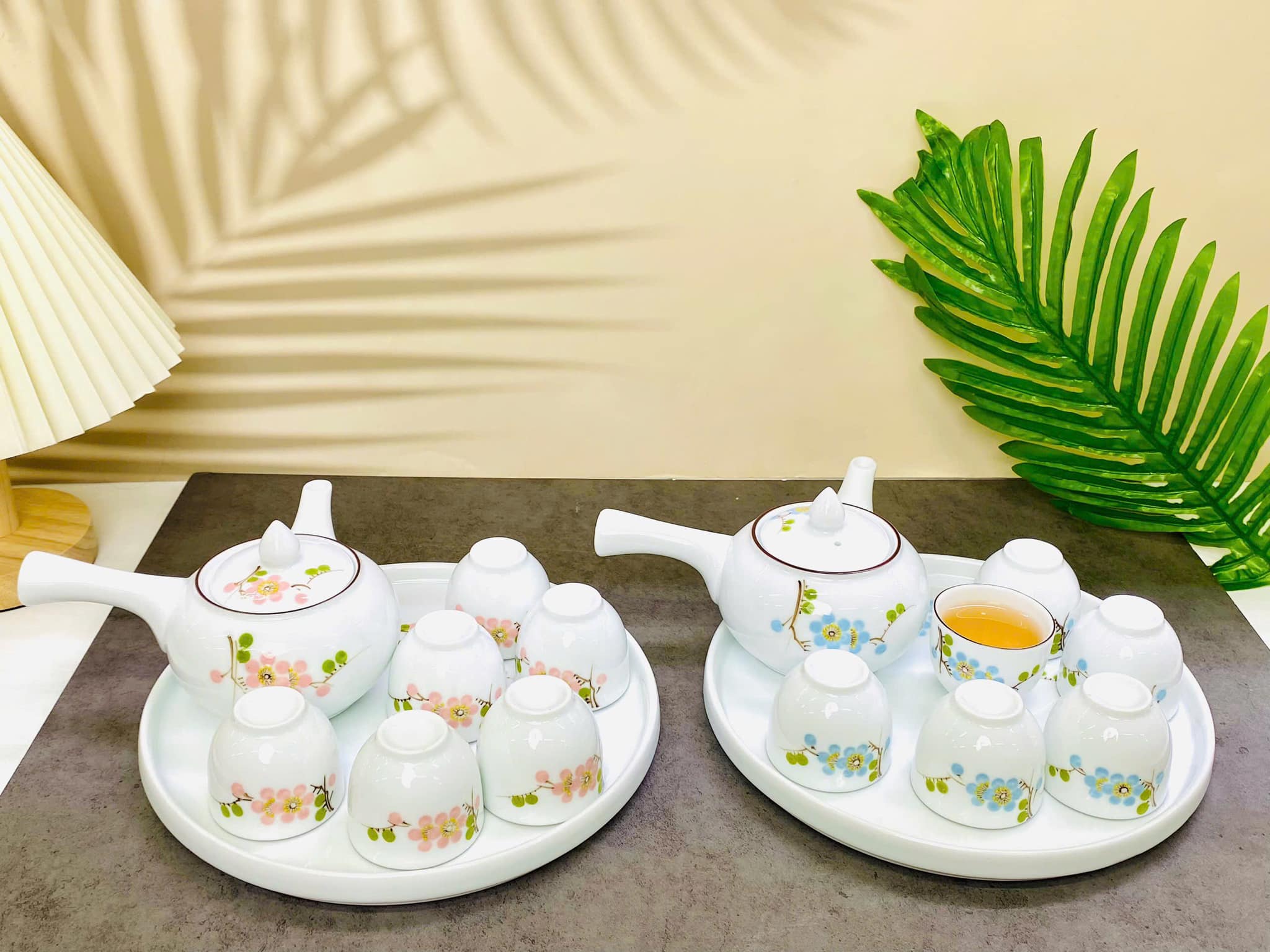 Bộ ấm trà có khay có tay cầm