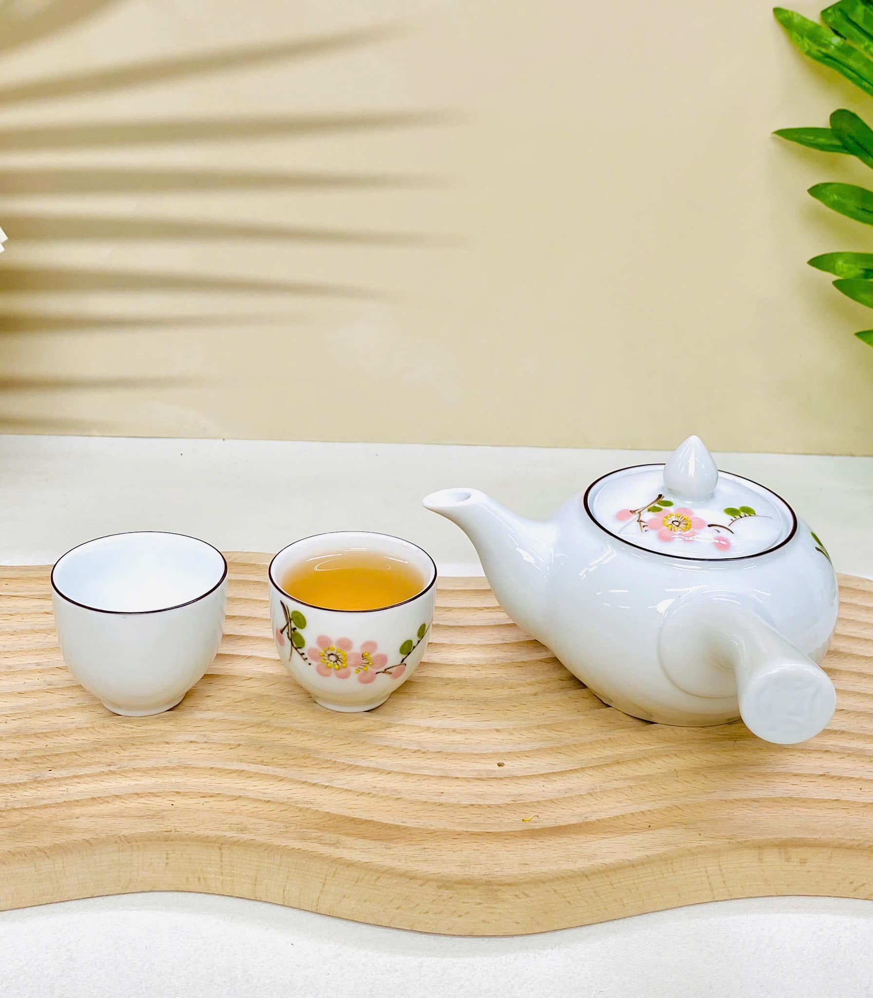 Bộ ấm trà có khay có tay cầm