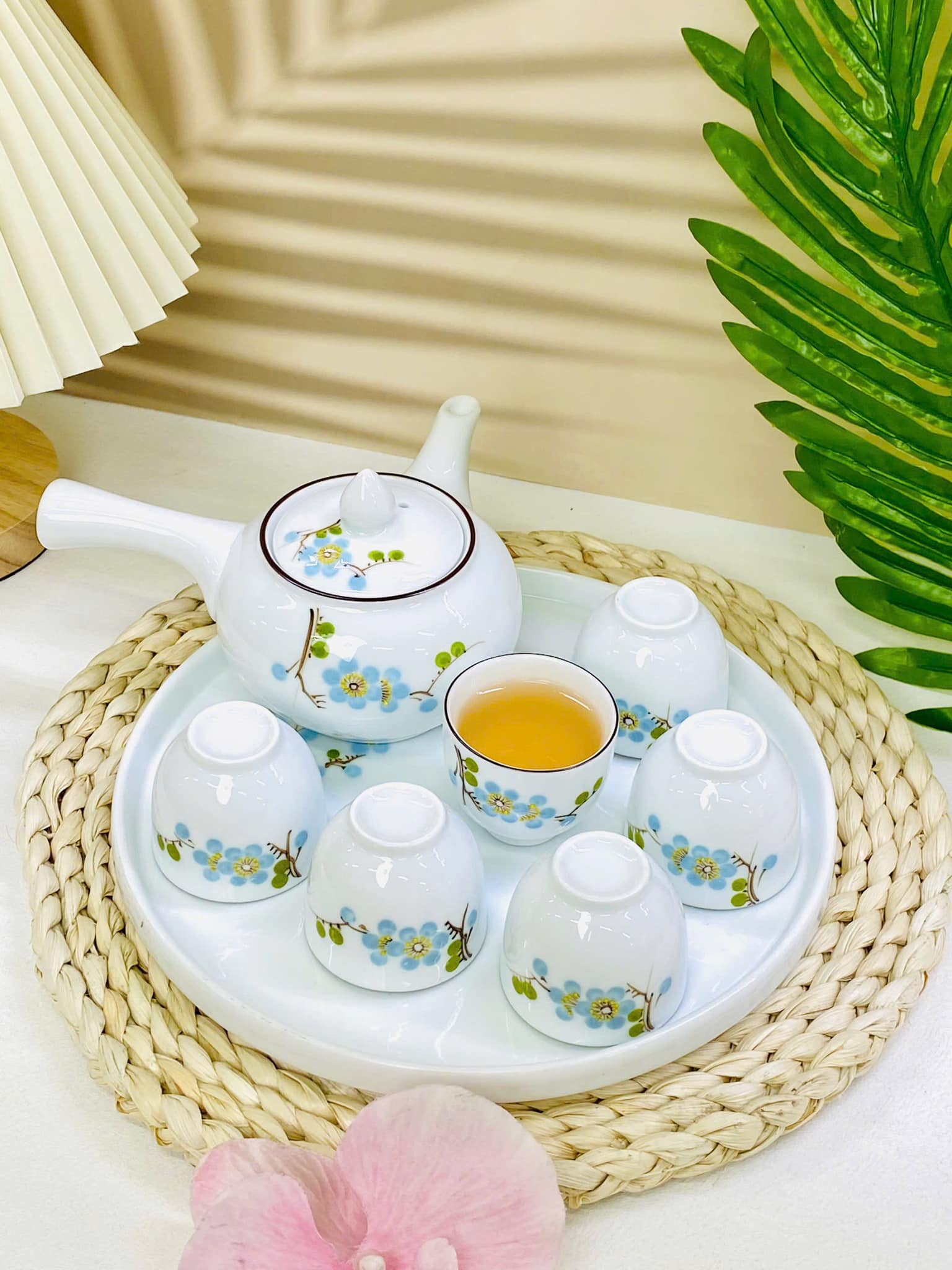 Bộ ấm trà có khay có tay cầm