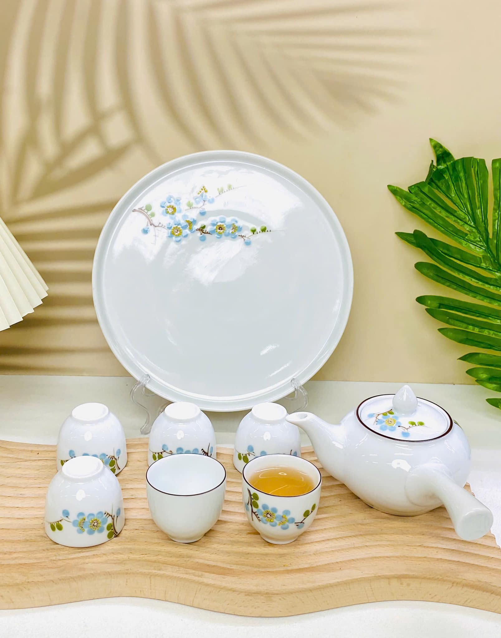 Bộ ấm trà có khay có tay cầm