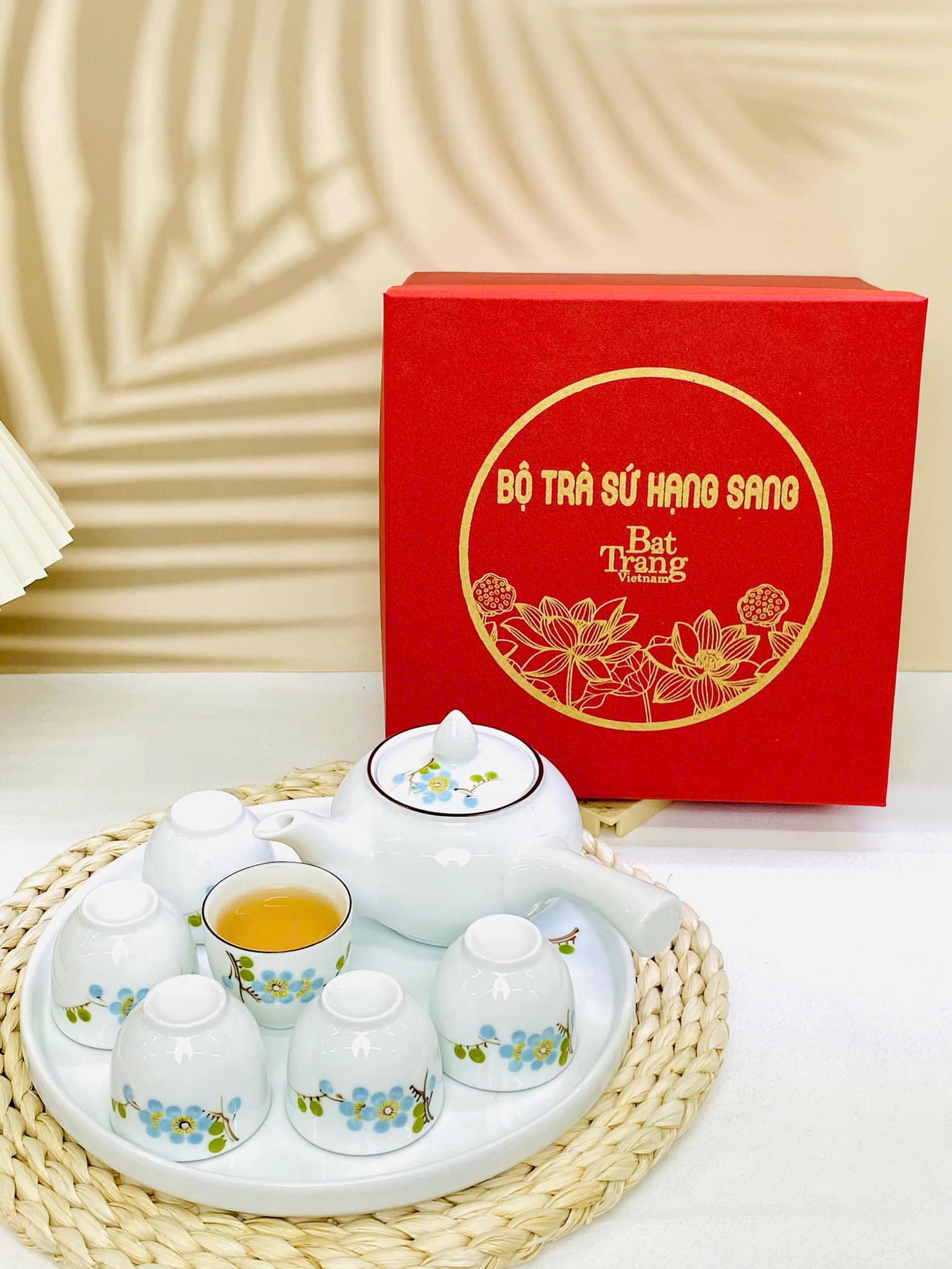 Bộ ấm trà có khay có tay cầm