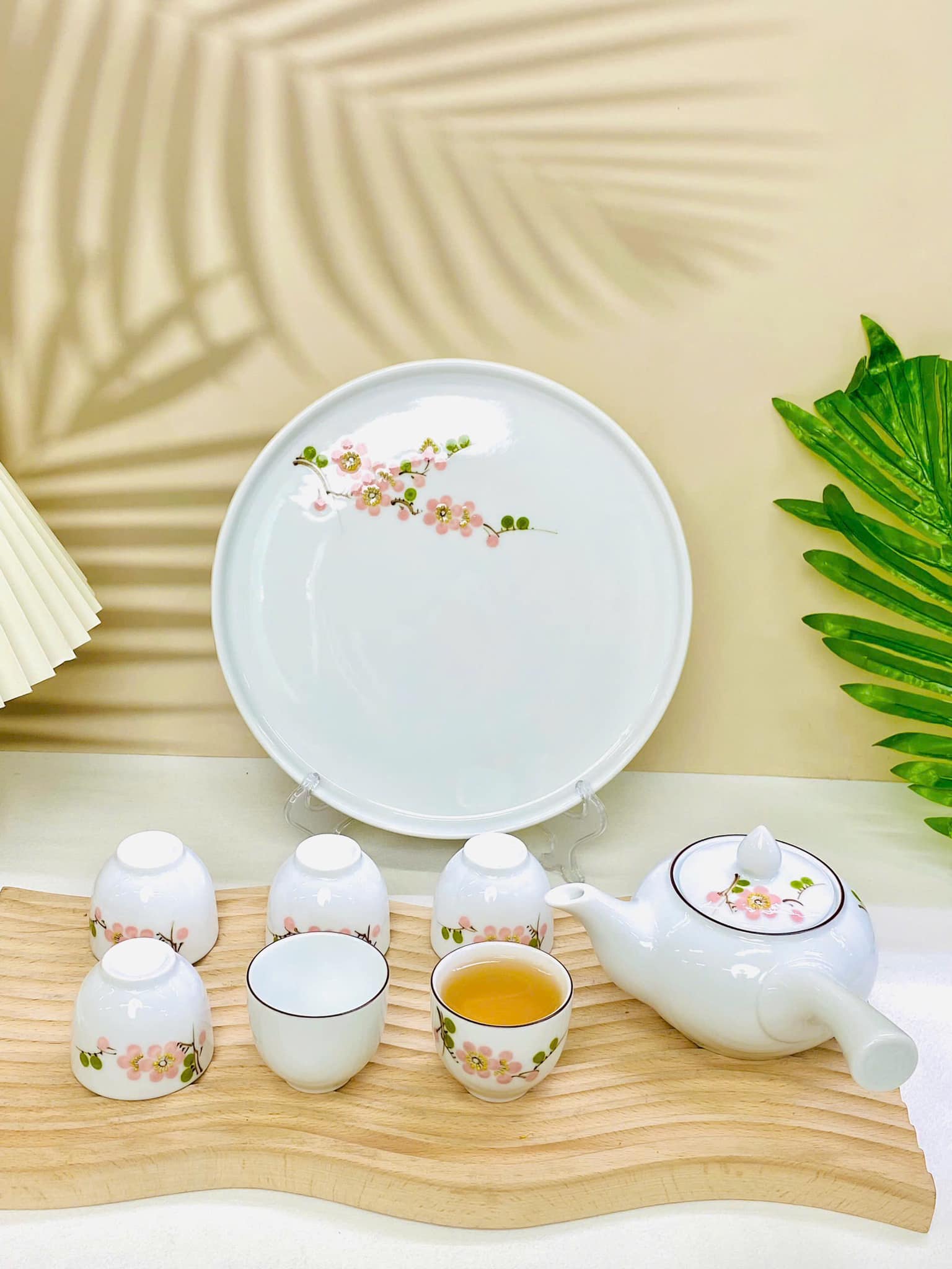 Bộ ấm trà có khay có tay cầm