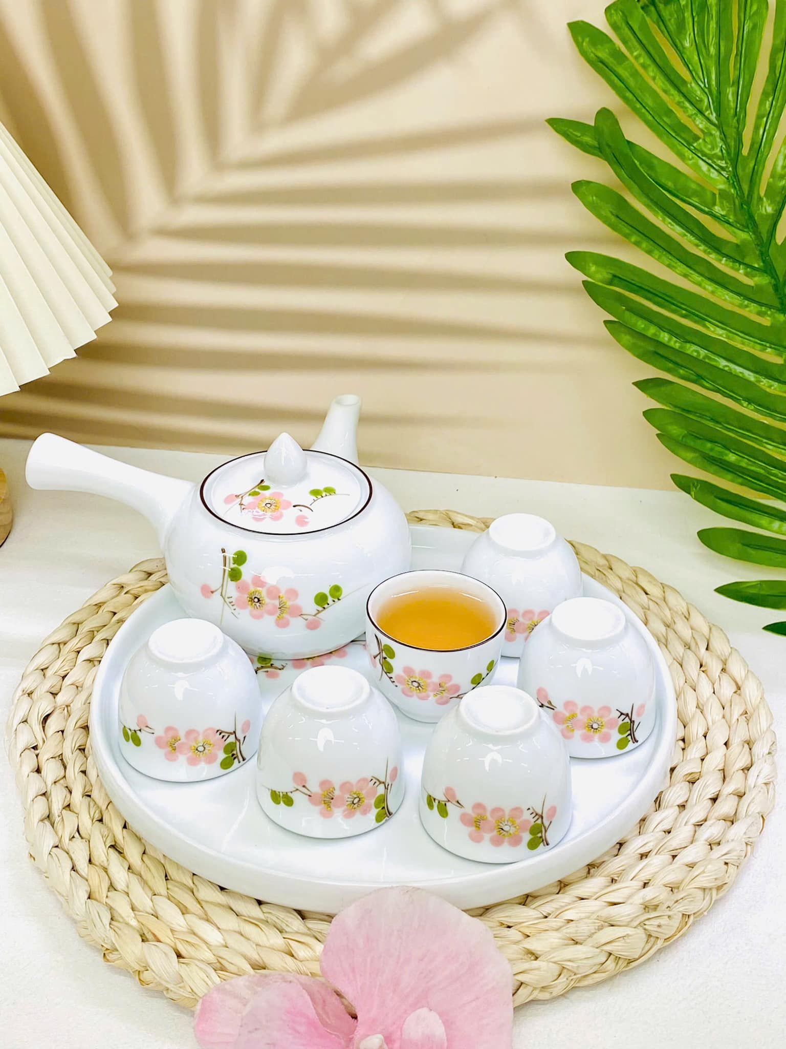 Bộ ấm trà có khay có tay cầm