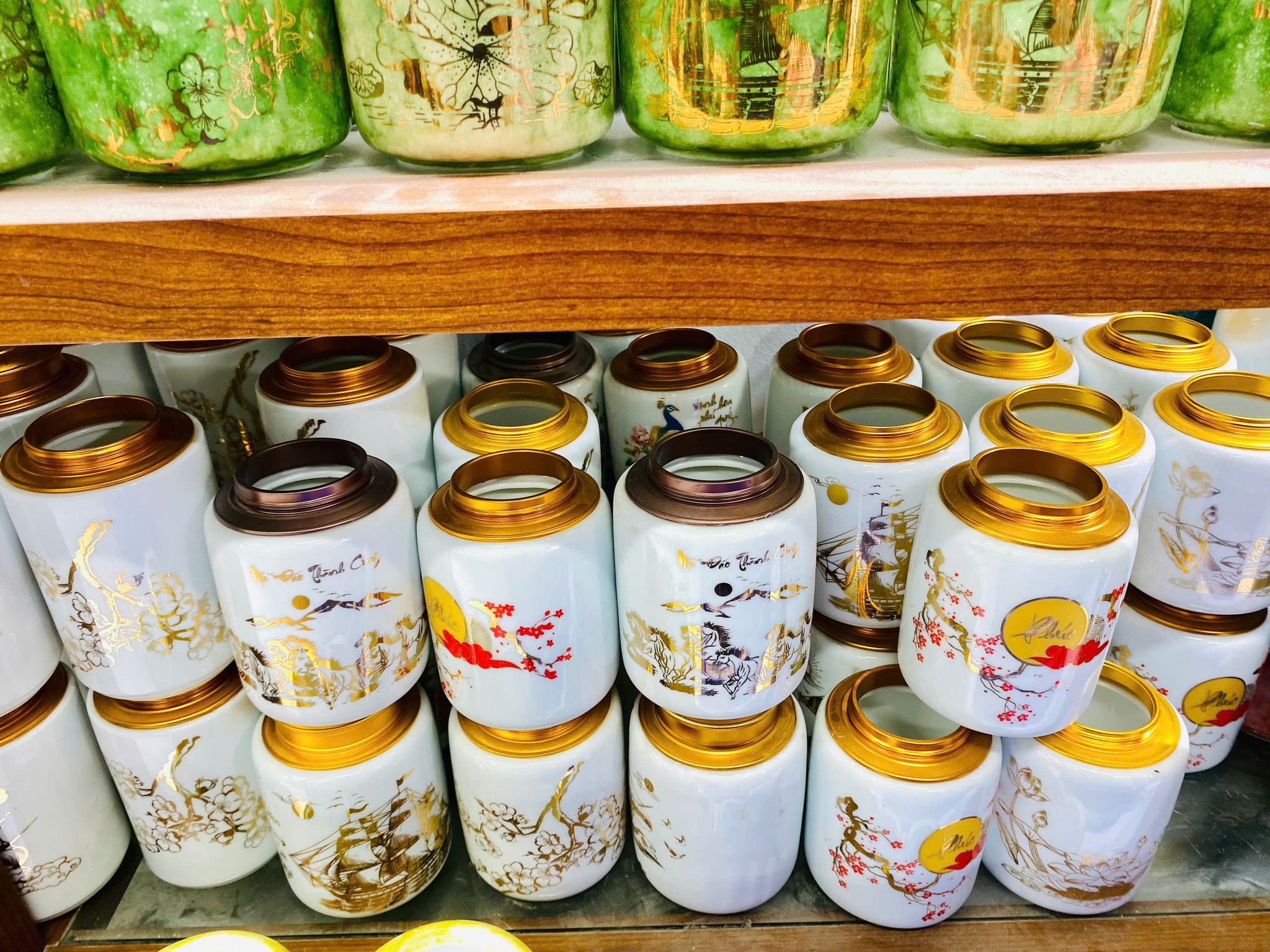 Bình trà sứ men đá