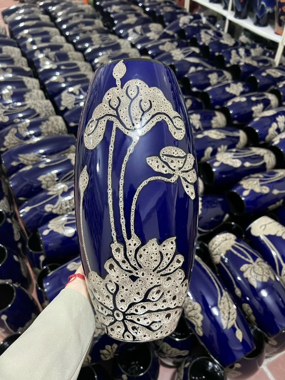 Bình sứ men màu vàng kim