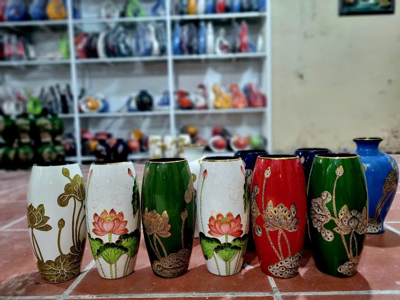 Bình sứ men màu vàng kim