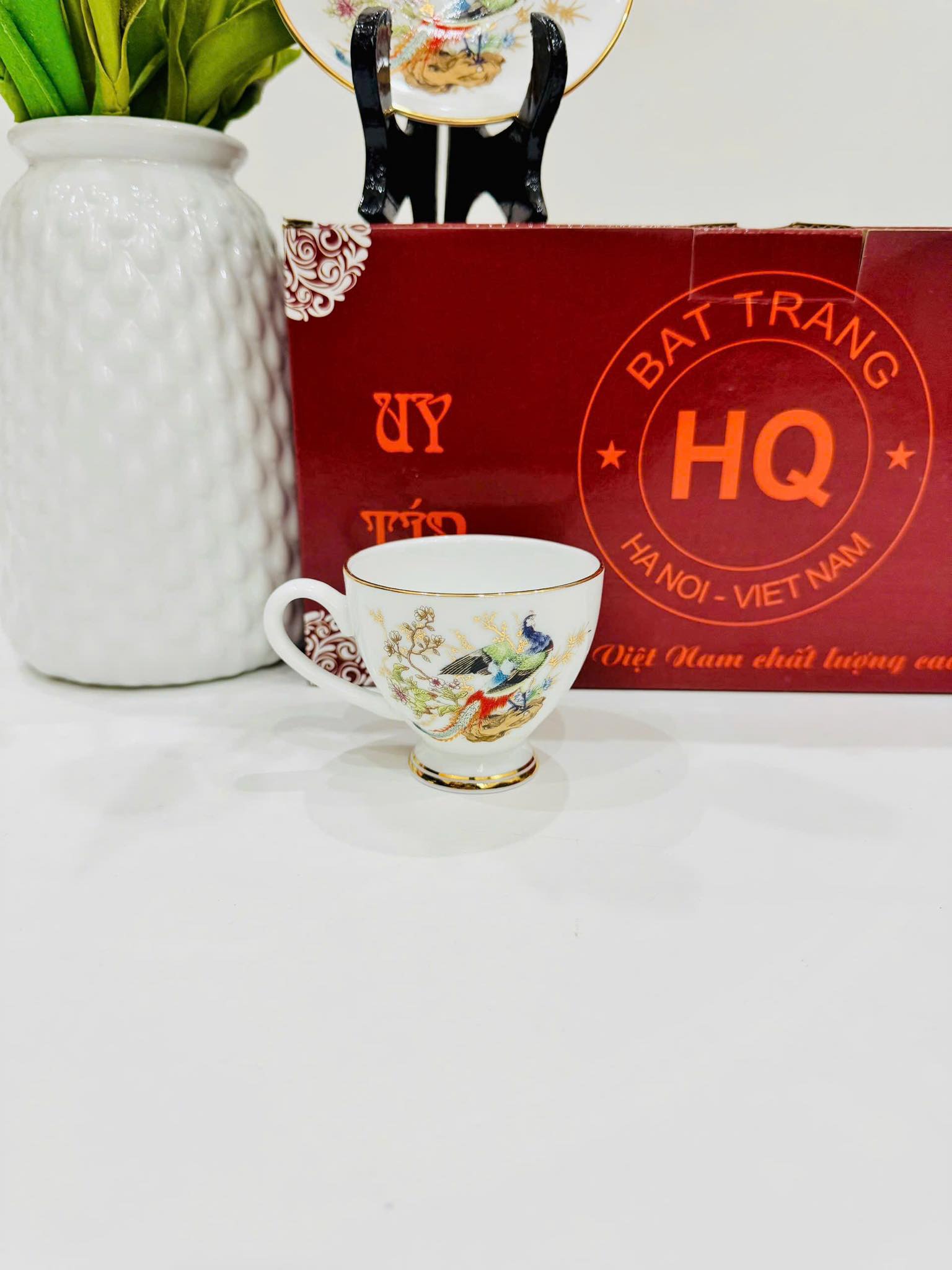 Bộ ấm chén họa tiết chim công vàng kim