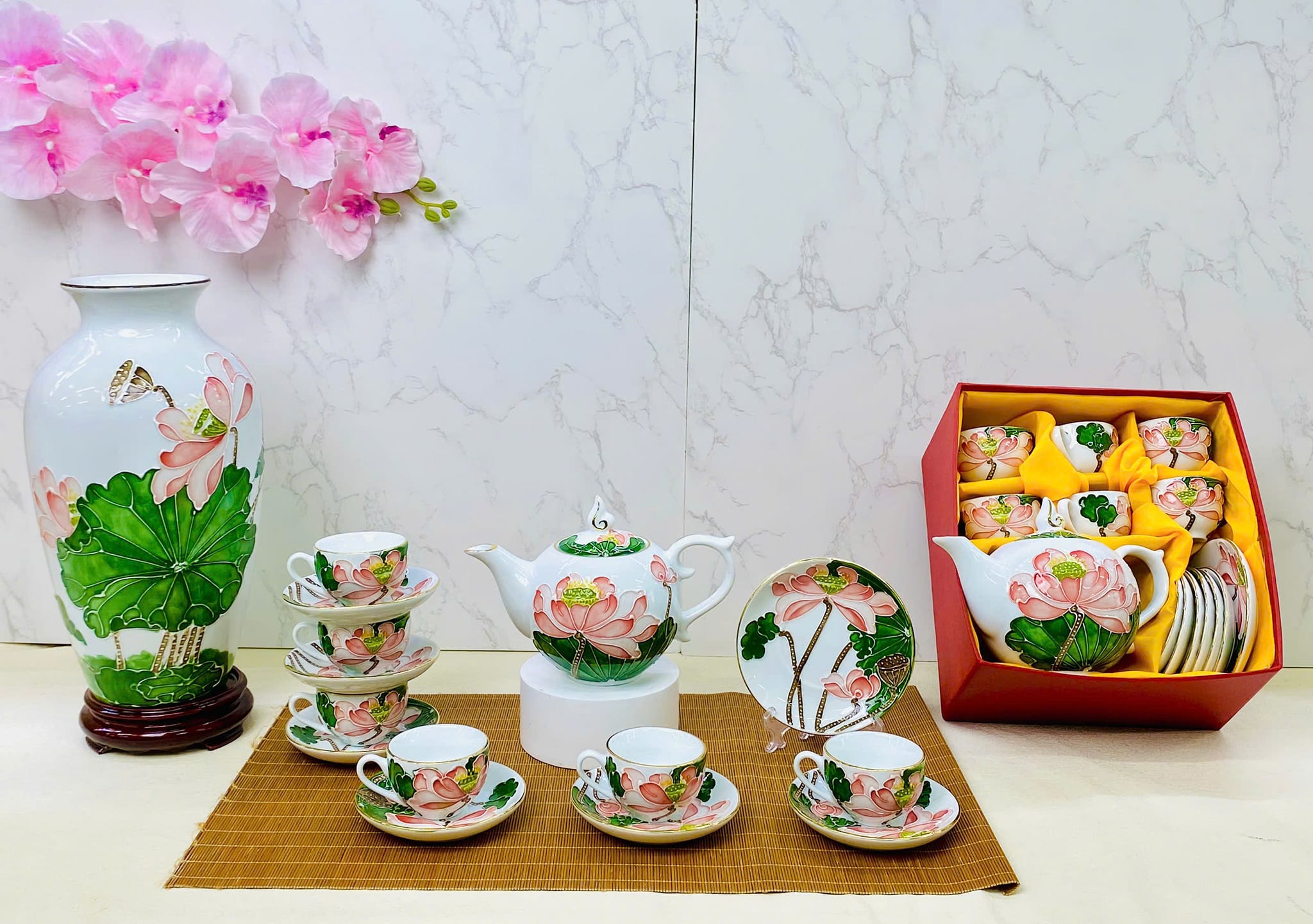 Bộ ấm chén hoa sen vân nổi
