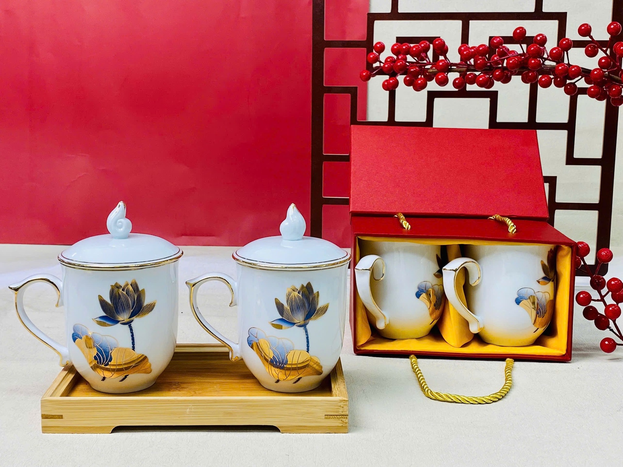 Cốc sứ mẫu đơn sen xanh khảm vàng