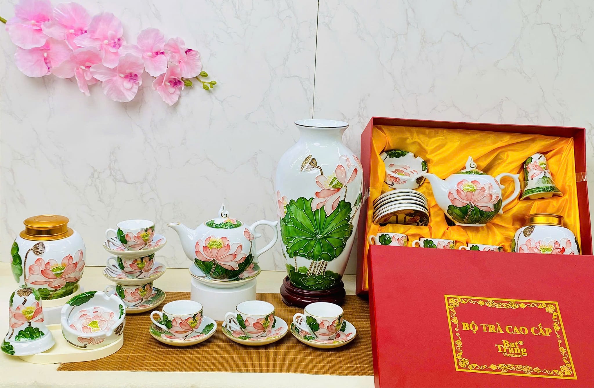 Bộ ấm chén hoa sen vân nổi