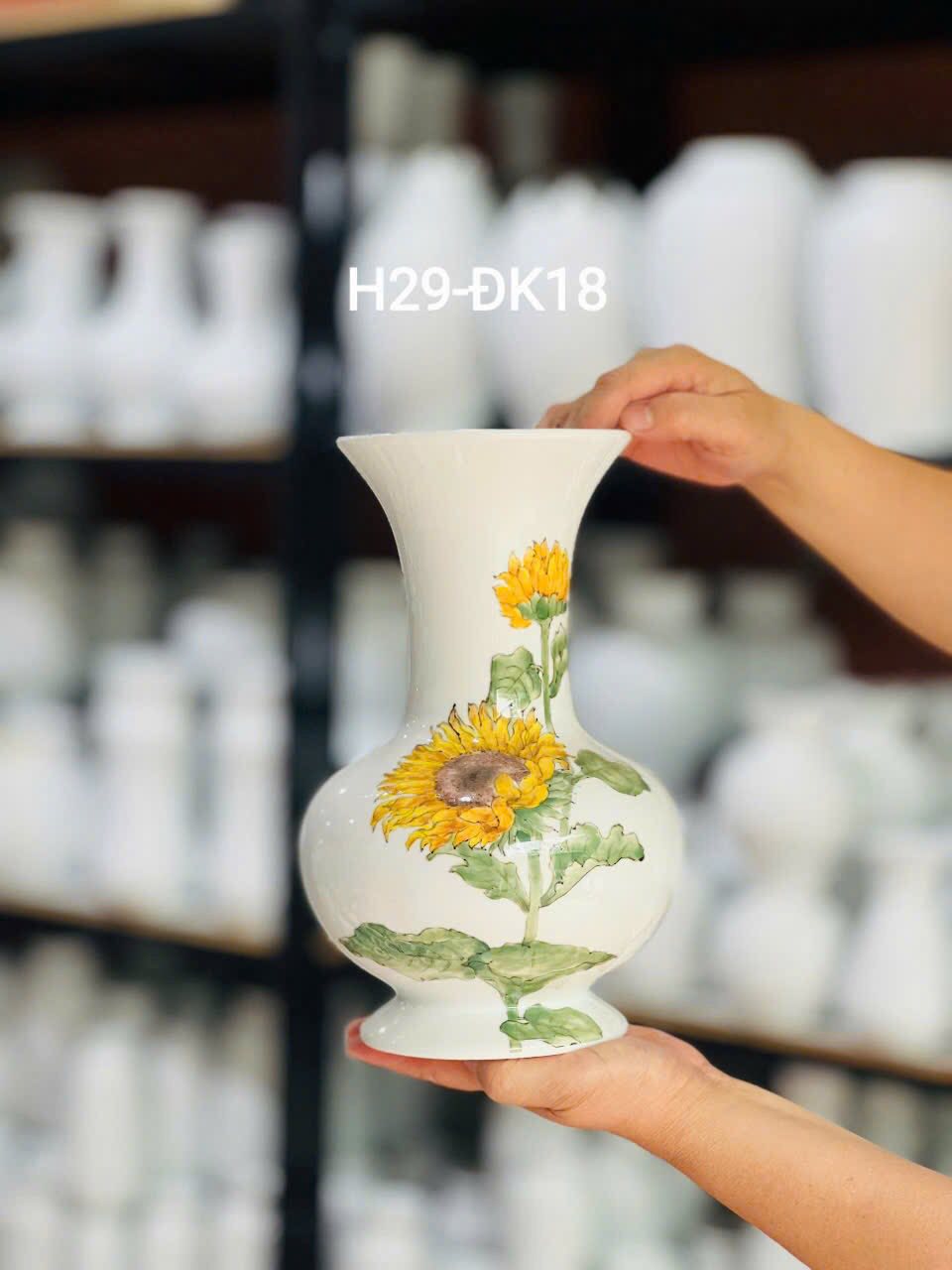 Lọ hoa gốm sứ vẽ tay 2