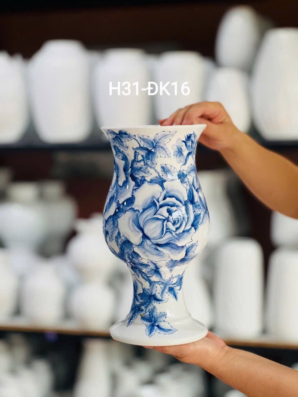 Lọ hoa gốm sứ vẽ tay 2