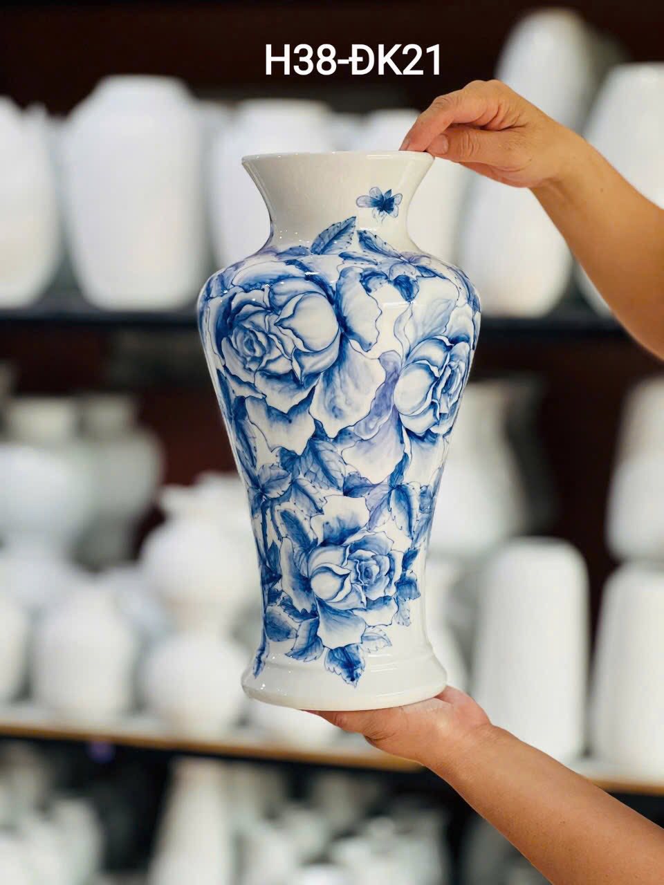 Lọ hoa gốm sứ vẽ tay 2