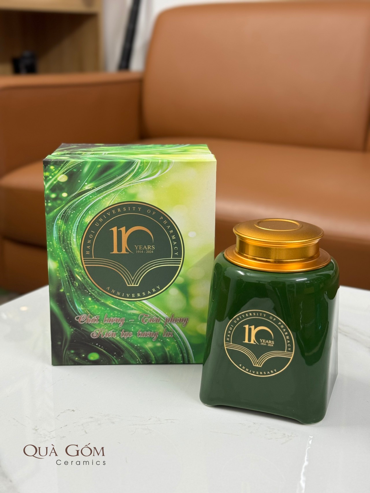 Bình trà sứ Đại học dược Hà Nội