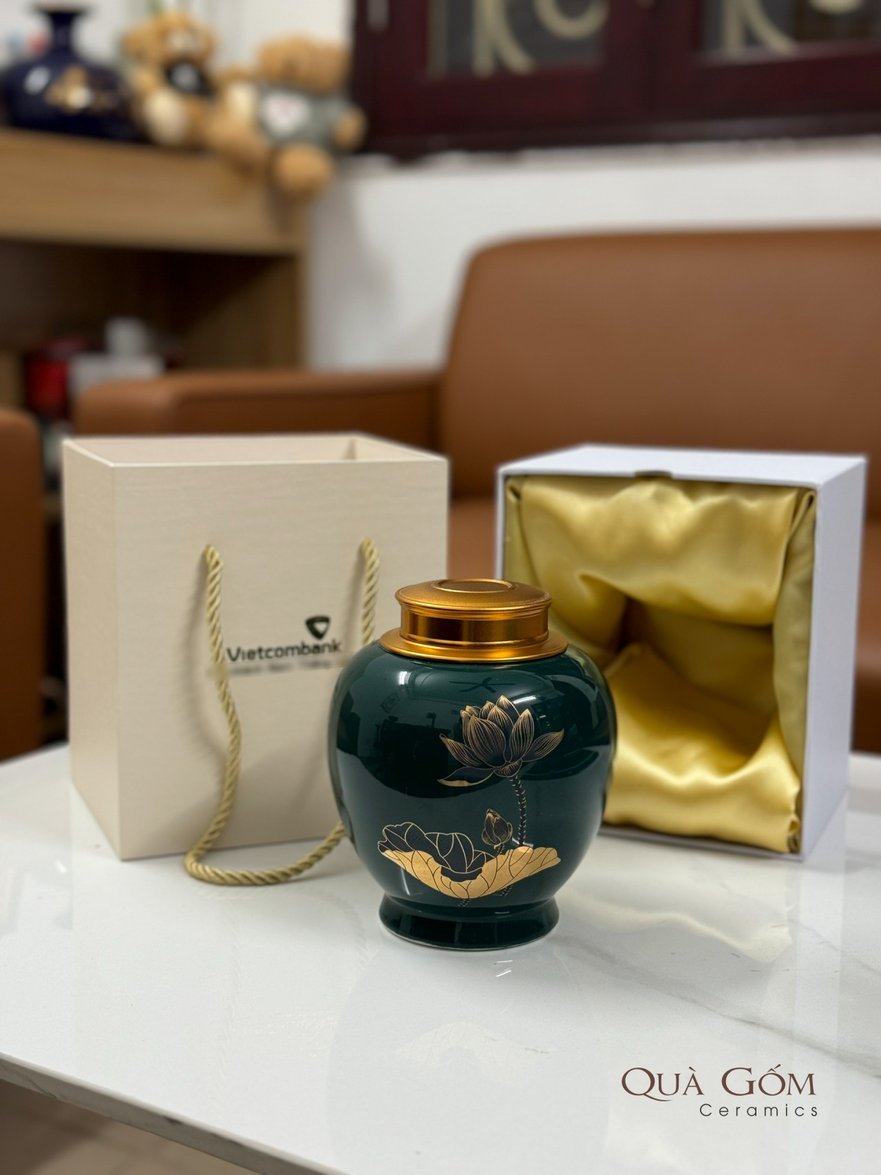 Bình đựng trà sứ men xanh lá Vietcombank