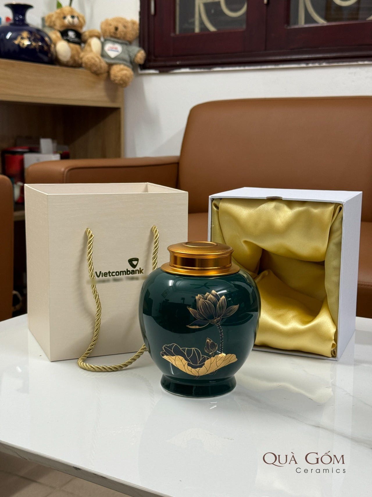 Bình đựng trà sứ men xanh lá Vietcombank