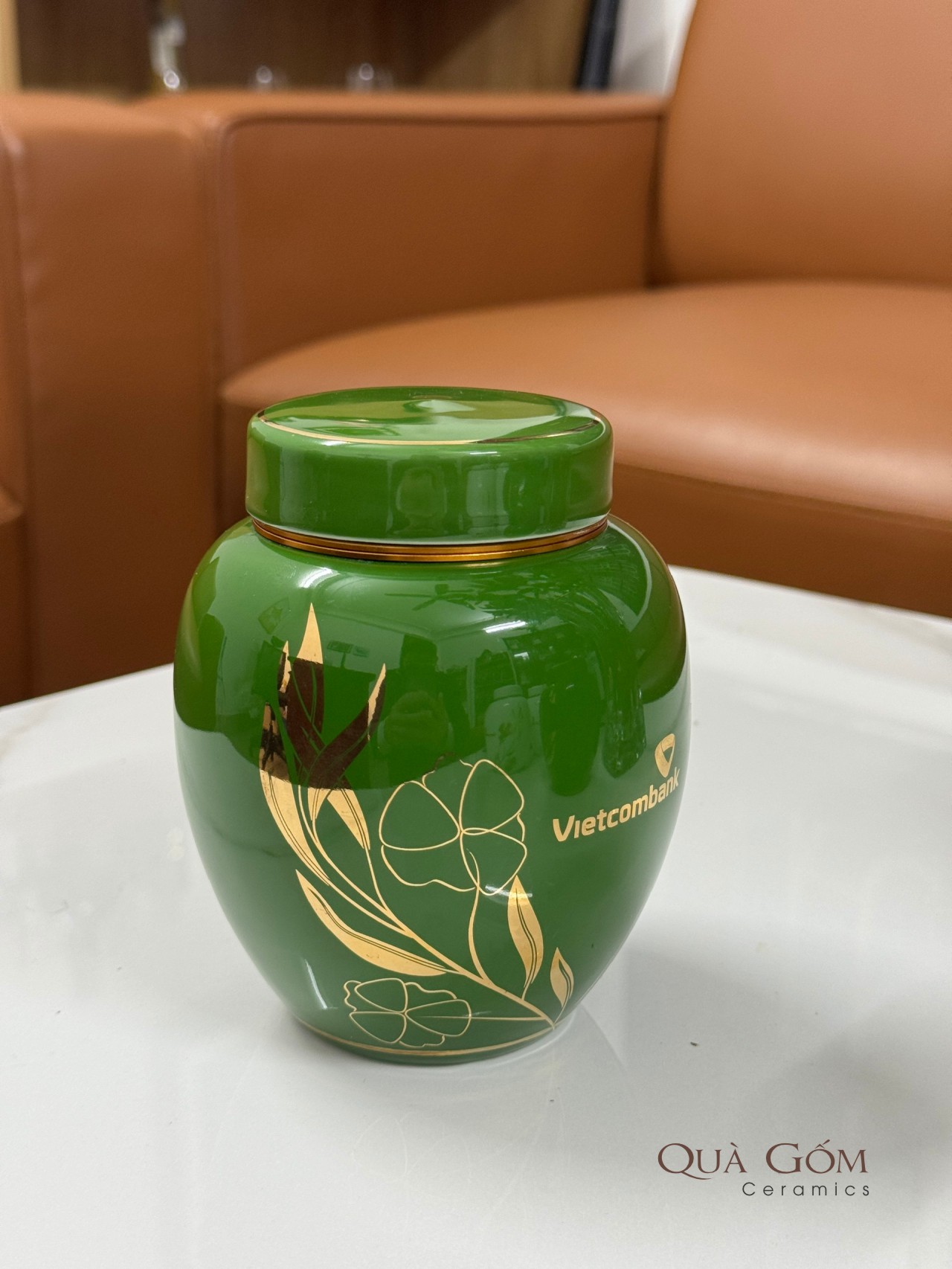 Bình đựng trà sứ họa tiết vàng kim Vietcombank