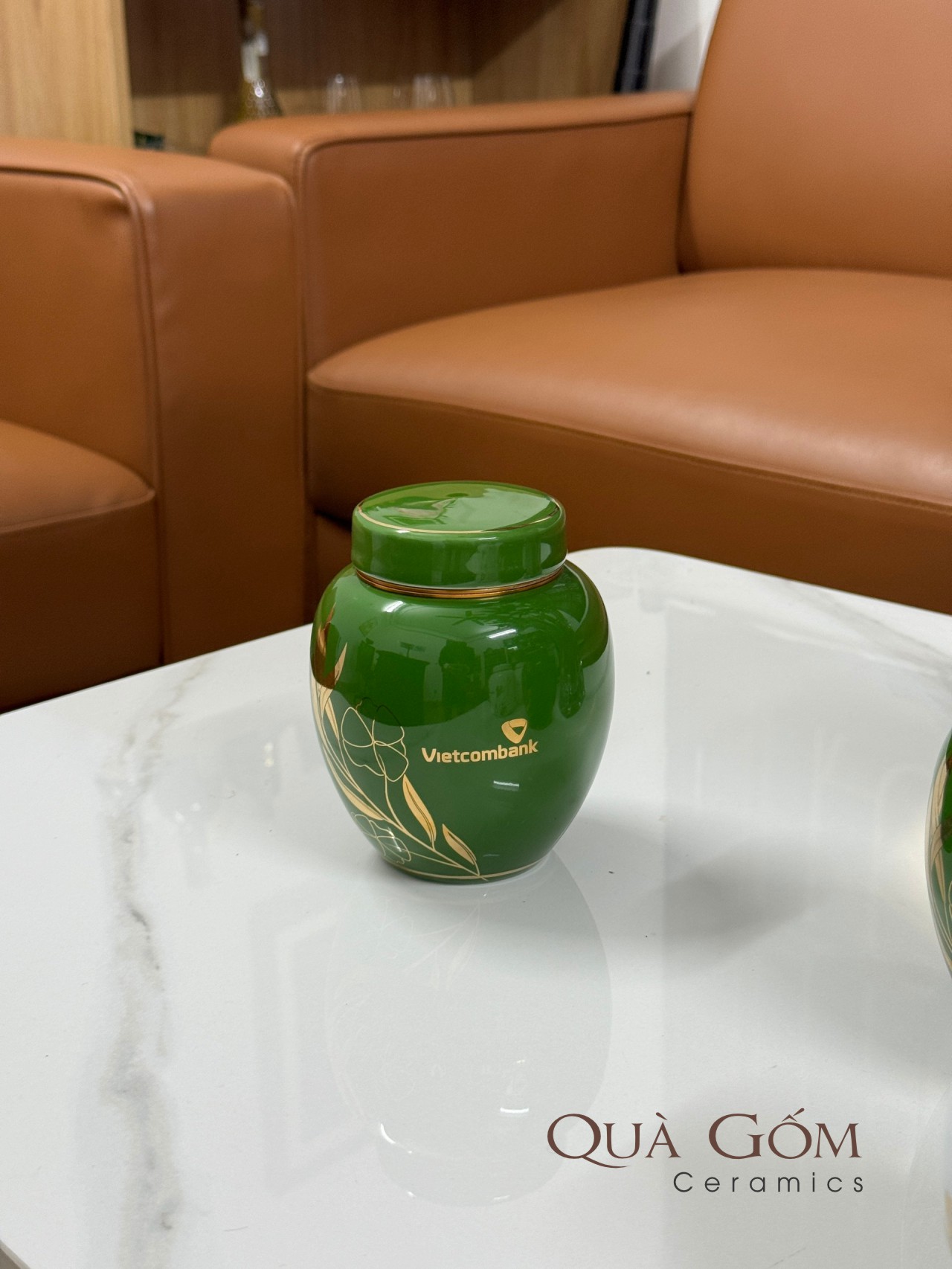 Bình đựng trà sứ họa tiết vàng kim Vietcombank