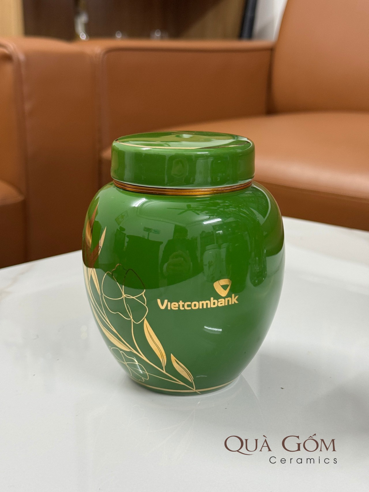 Bình đựng trà sứ họa tiết vàng kim Vietcombank