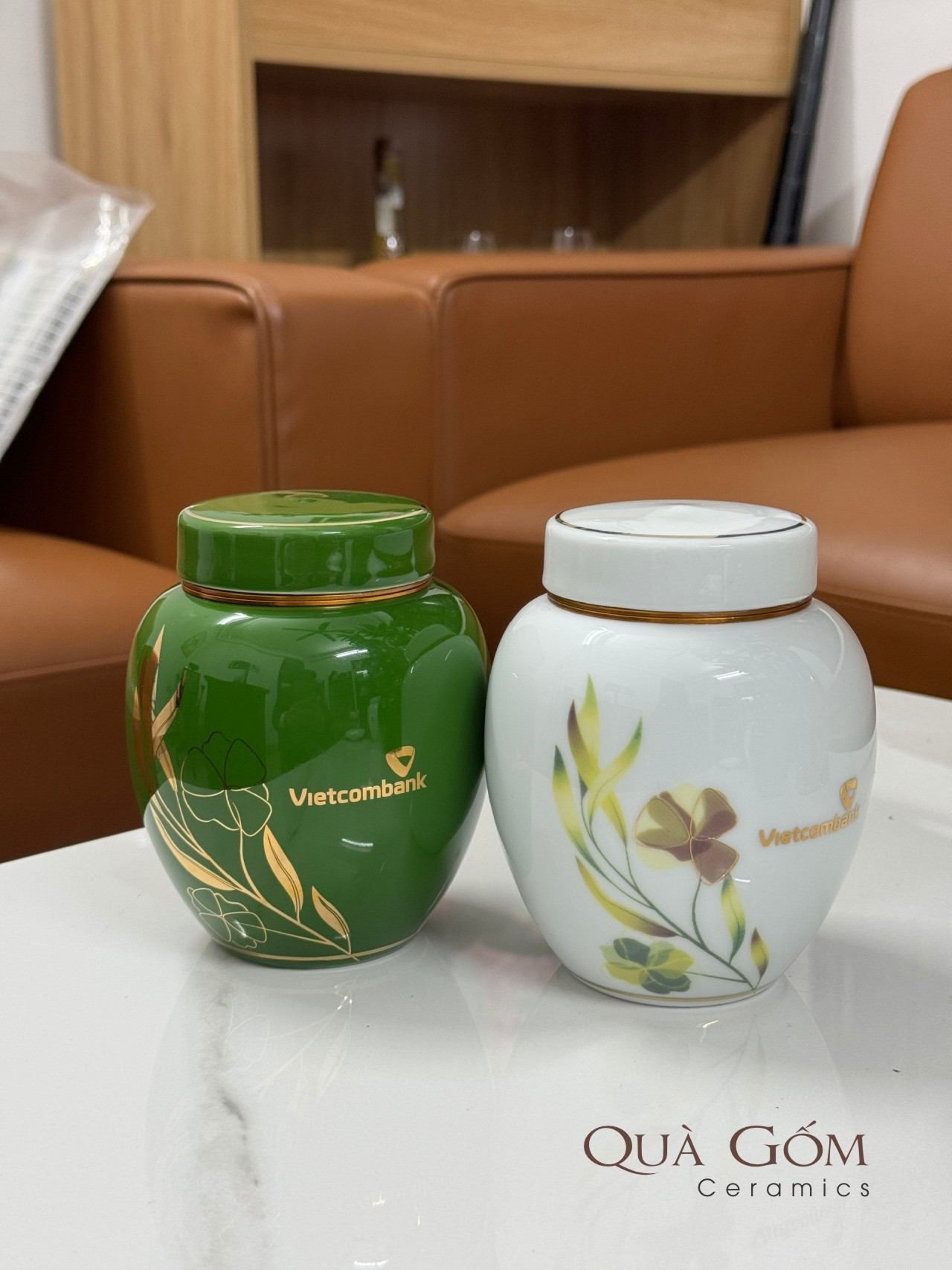 Bình đựng trà sứ họa tiết vàng kim Vietcombank