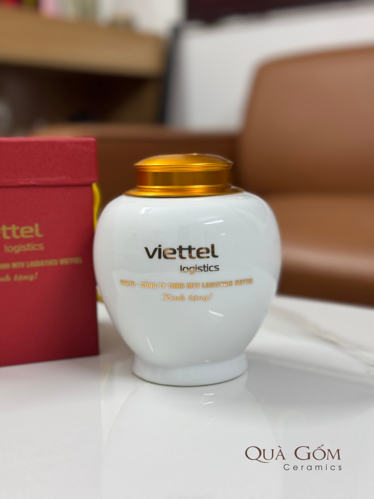 Bình đựng trà sứ Viettel Logistic