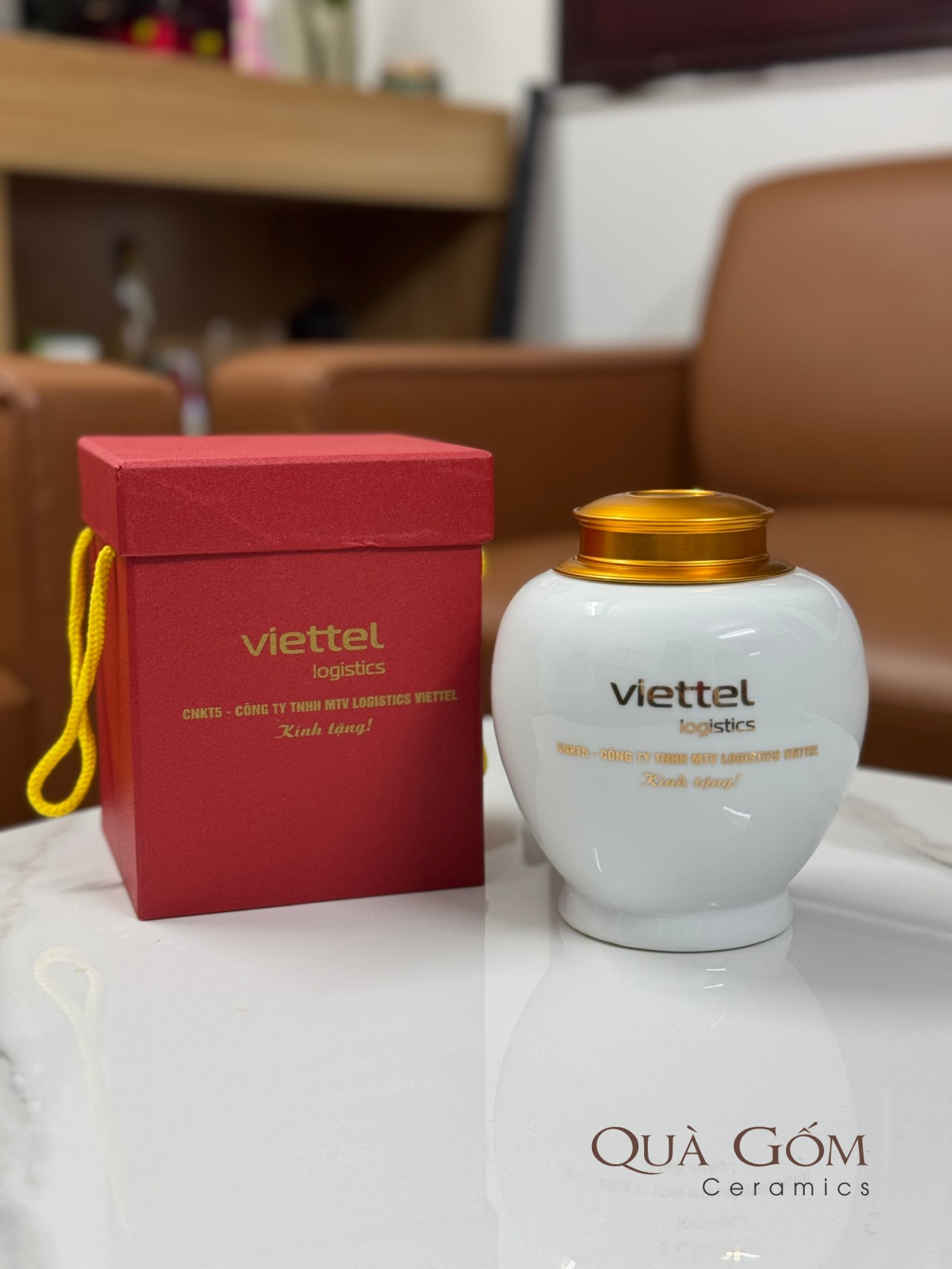 Bình đựng trà sứ Viettel Logistic