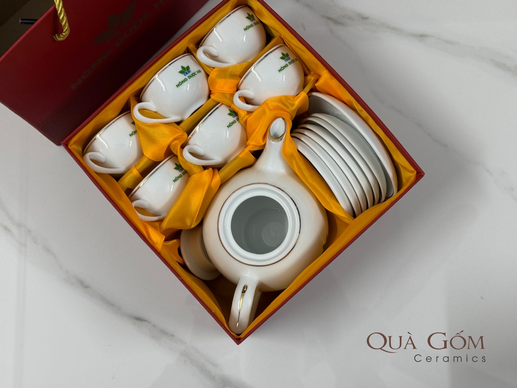 Bộ ấm chén trắng viền vàng Công ty nông dược HAI