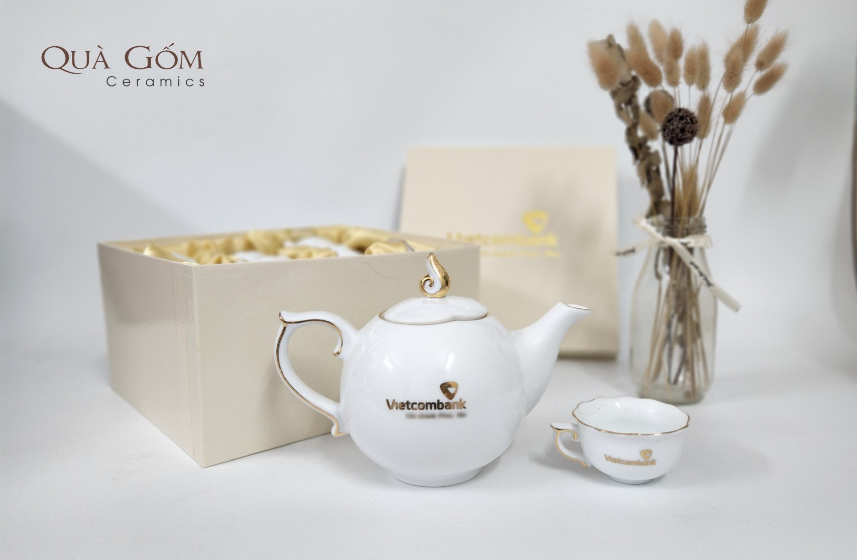 Bộ ấm chén trắng mẫu đơn viền vàng Vietcombank