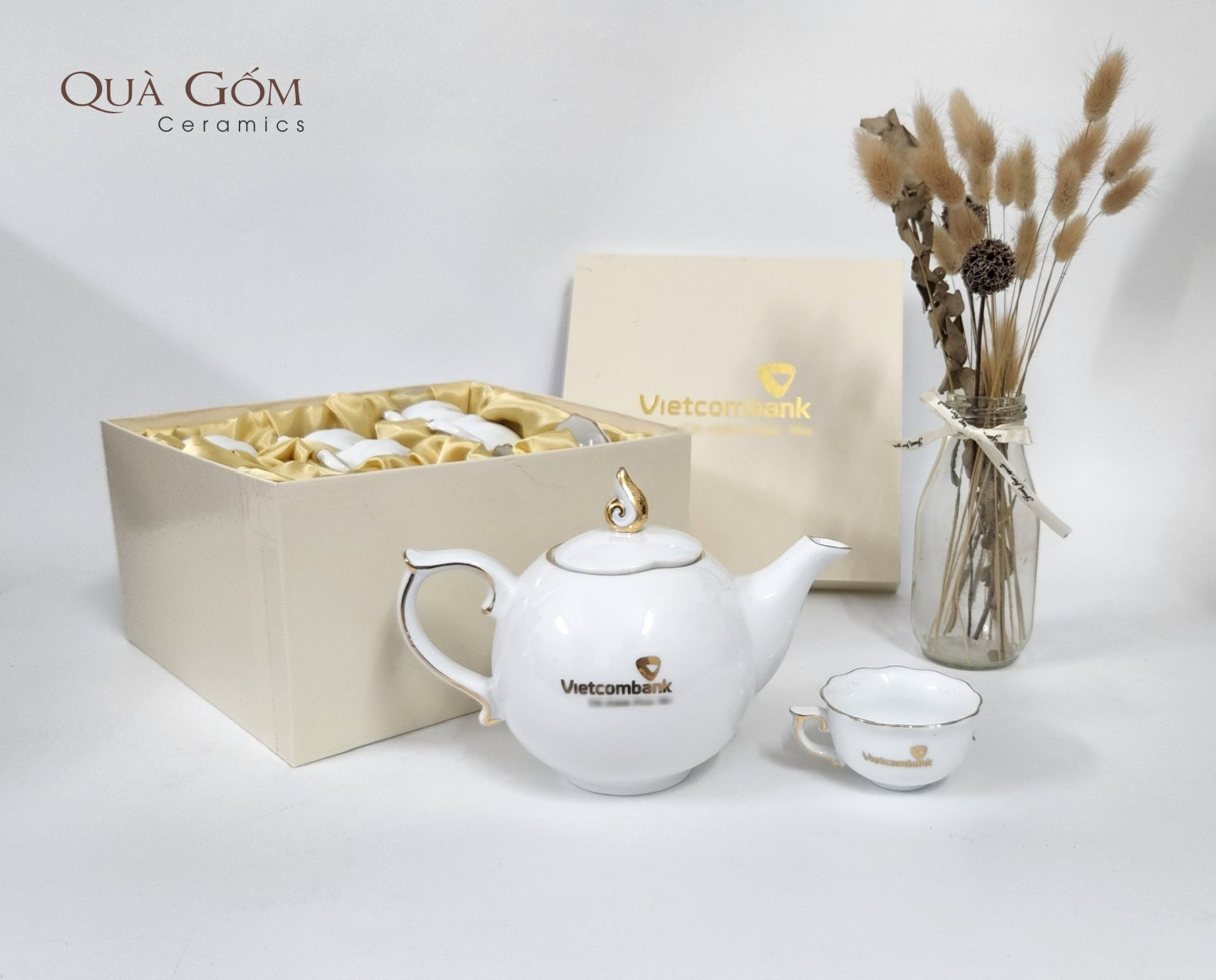 Bộ ấm chén trắng mẫu đơn viền vàng Vietcombank