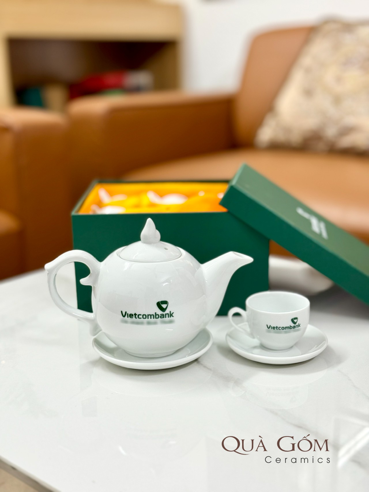 Bộ ấm chén trắng Vietcombank