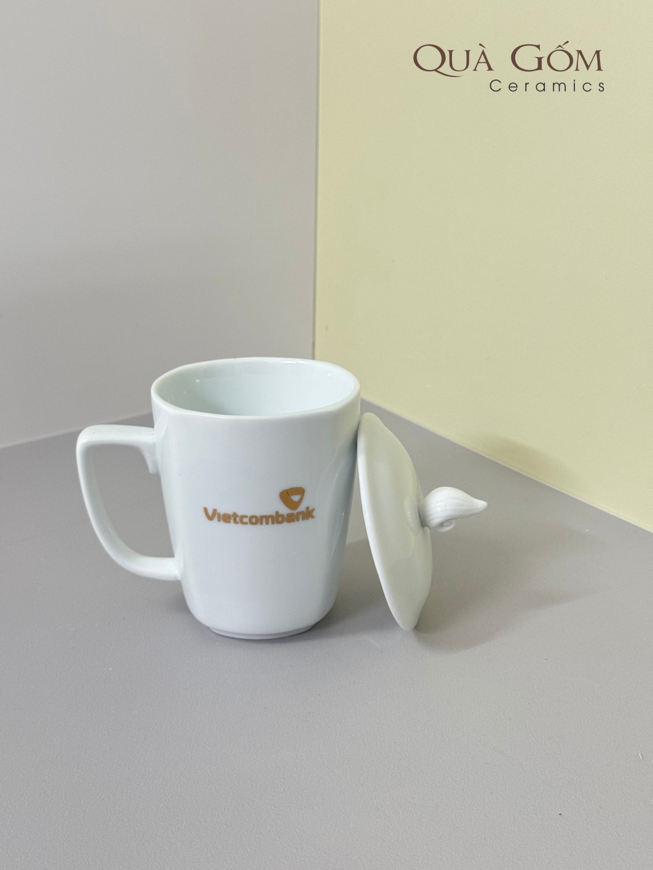 Cốc sứ Vietcombank