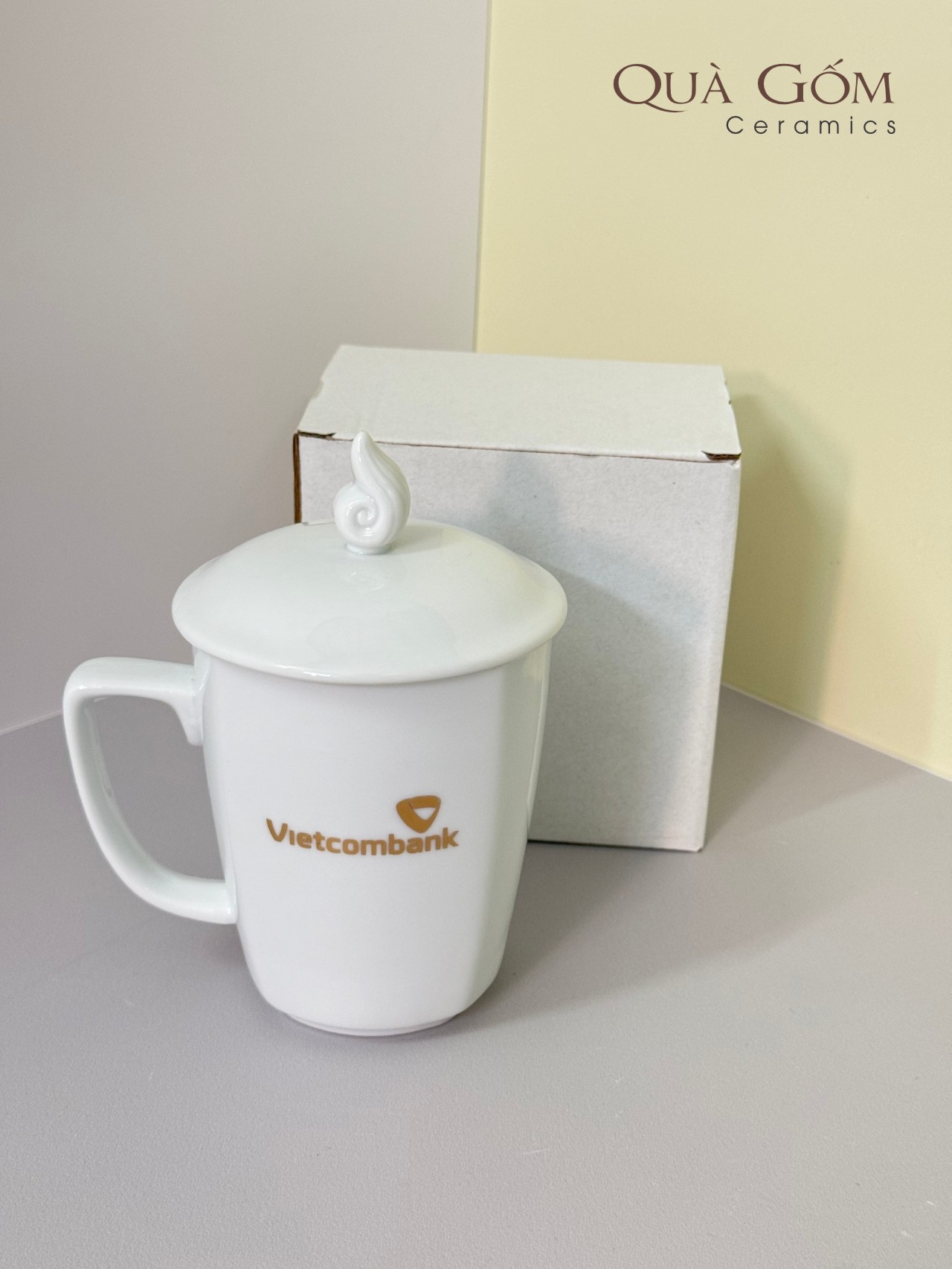 Cốc sứ Vietcombank
