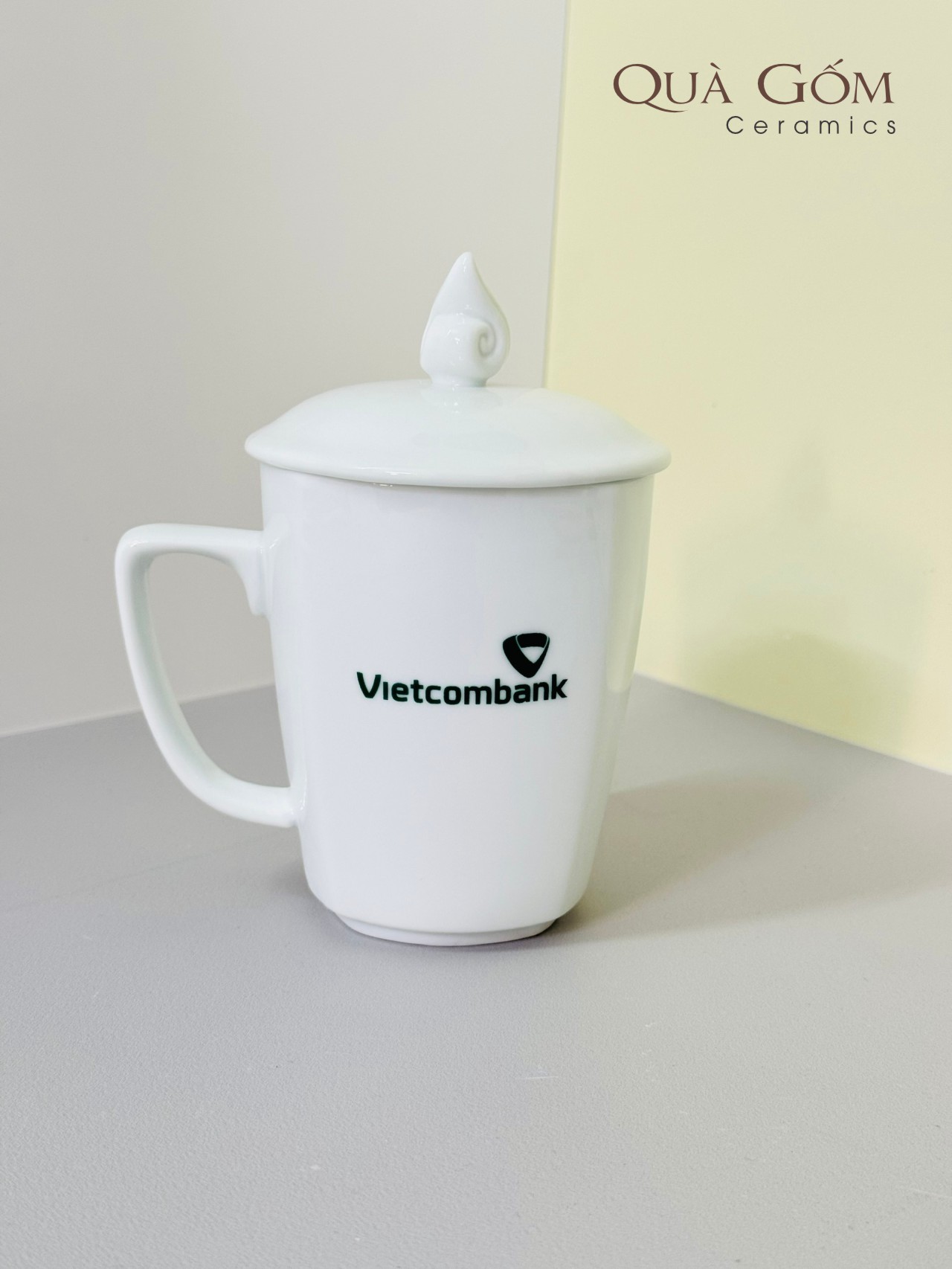 Cốc sứ Vietcombank