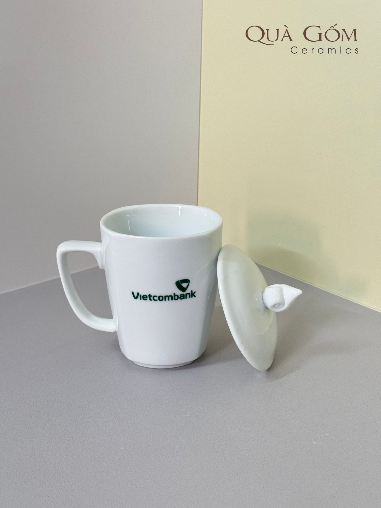 Cốc sứ Vietcombank