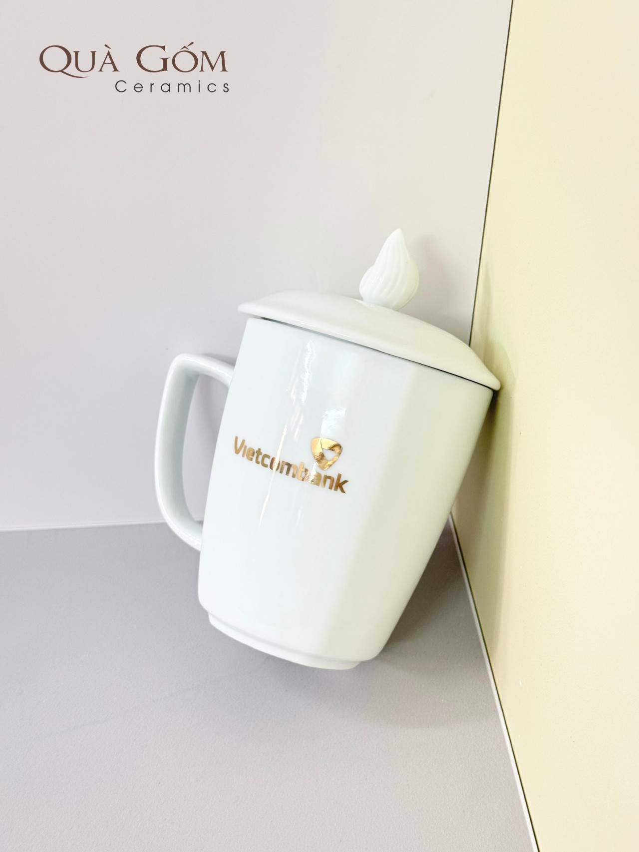 Cốc sứ Vietcombank
