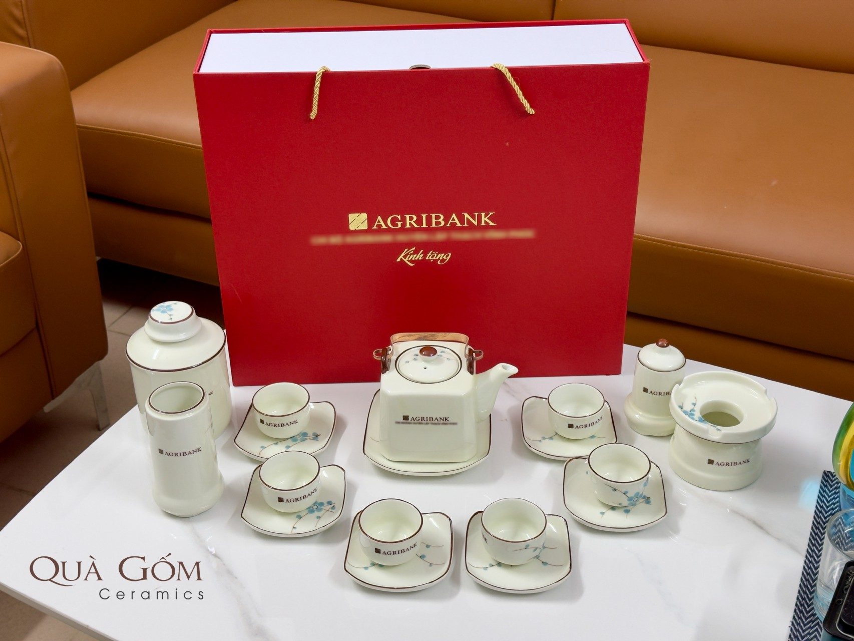 Set quà tặng bộ ấm chén sứ và phụ kiện đầy đủ Agribank