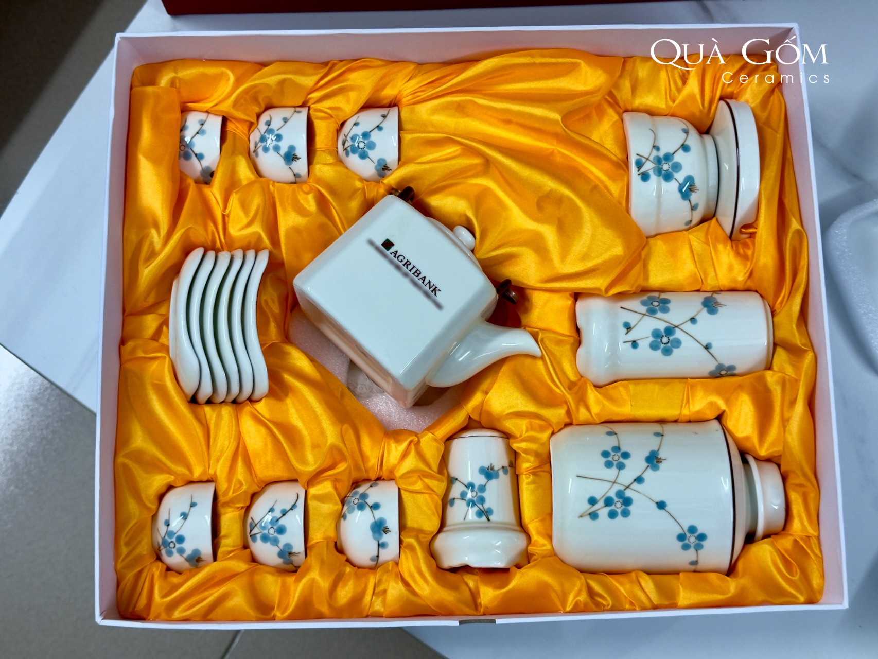 Set quà tặng bộ ấm chén sứ và phụ kiện đầy đủ Agribank