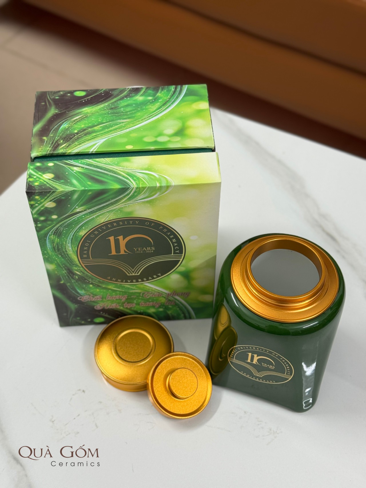 Bình trà sứ Đại học dược Hà Nội