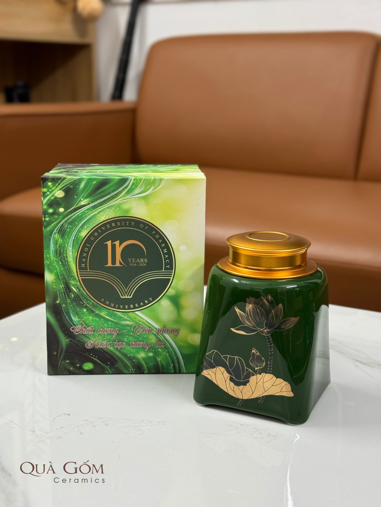 Bình trà sứ Đại học dược Hà Nội