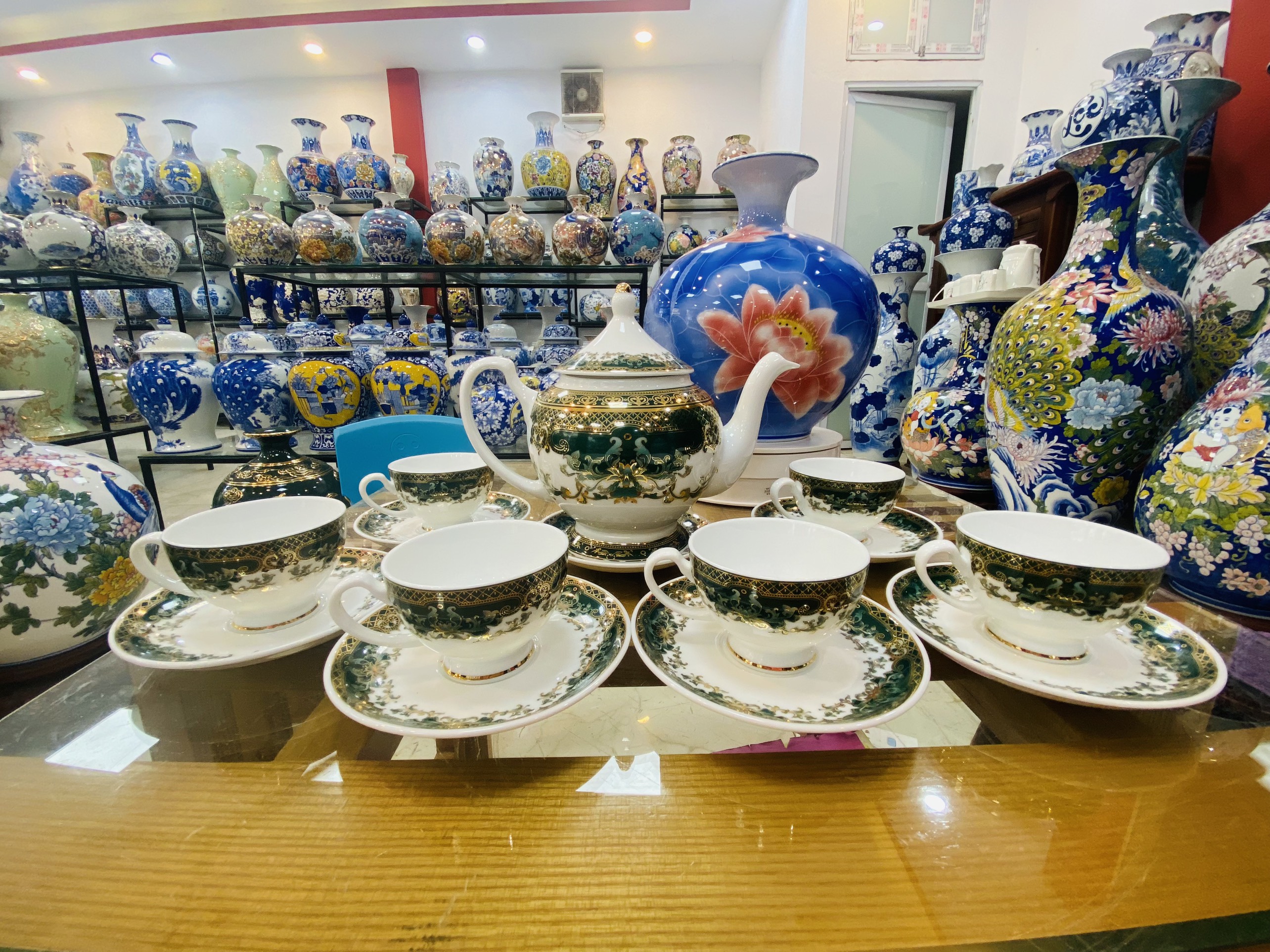 Bộ ấm chén Hoàng Cung - VIP