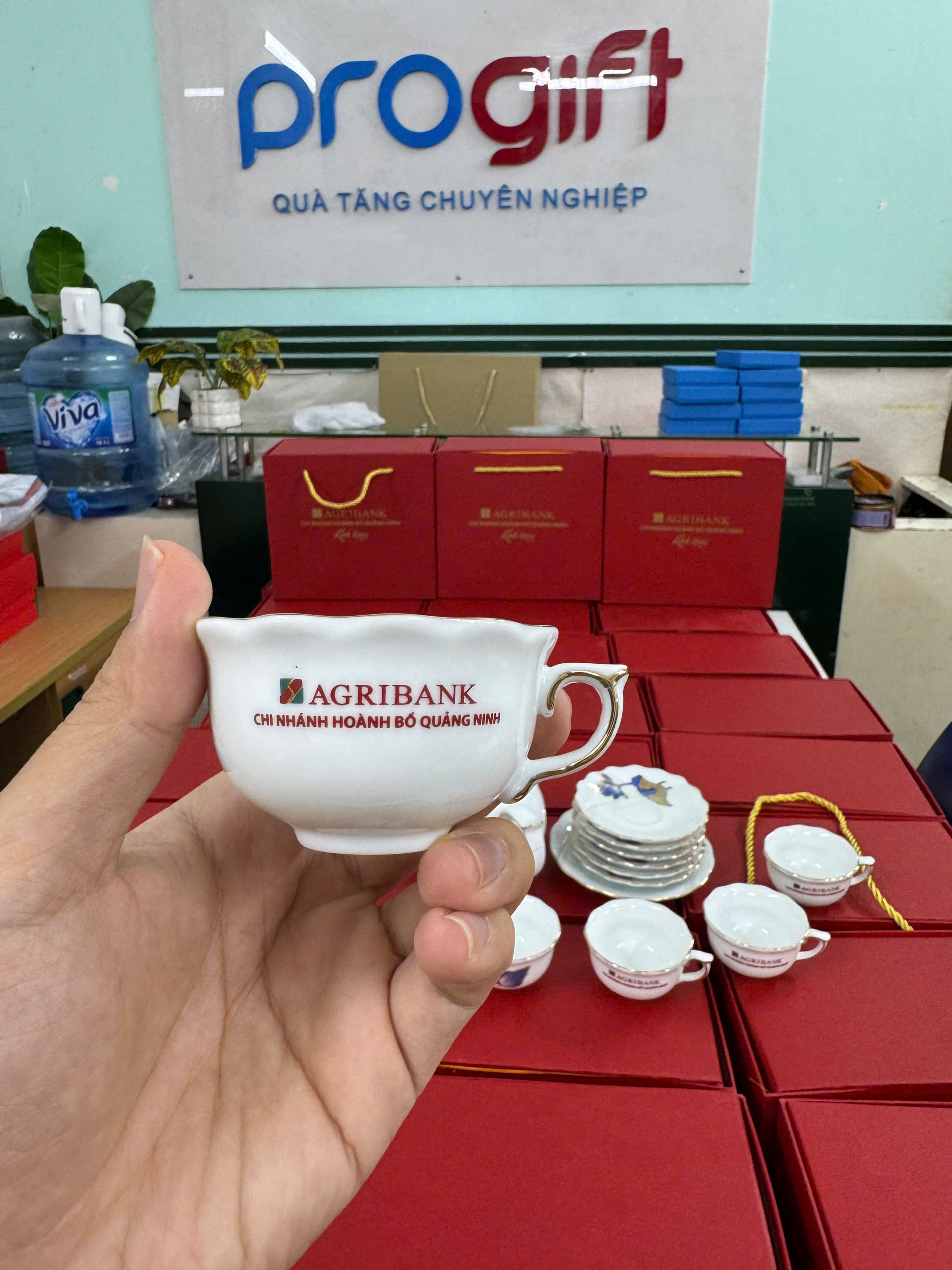 Bộ ấm chén mẫu đơn sen xanh vàng kim sang trọng